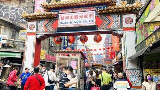 MRT松山駅出口からすぐの夜市