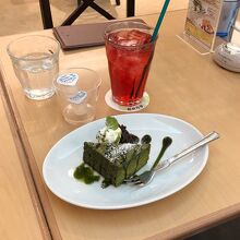抹茶ブラウニー・ドリンクセット、690円！