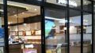 カウンター席も