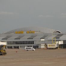 この空港ターミナルの外観