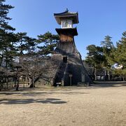 ことでん琴平駅の隣にあります。