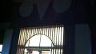 深夜でも明かりが煌々灯されているSAは癒やされる。