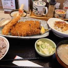 トッピングにエビフライ一本もつけちゃった！