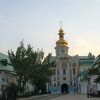 ペチェールスカヤ大修道院の入場口のすぐそばにあり、１２世紀に建てられた教会