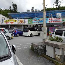 いろいろなお店が入っています