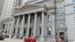 外観は古代ローマ風