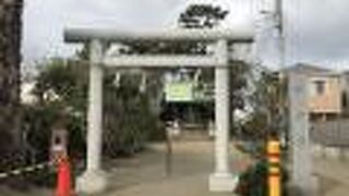 拝殿の横は、広い公園になっている