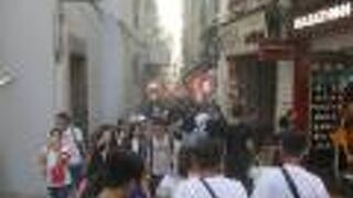 種々のお店が並んでいます