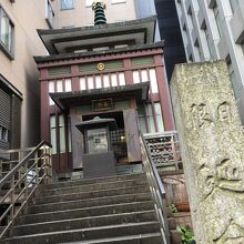 ひっそりと佇んでいます。