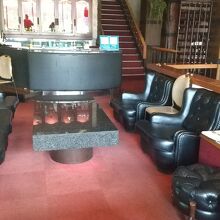 中二階にある待合室、階段を上らないといけない