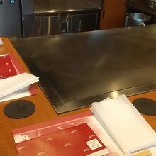 席ときれいな鉄板