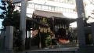 かつては中央大学が近くにありました。