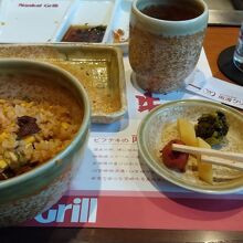 炒飯とお漬物