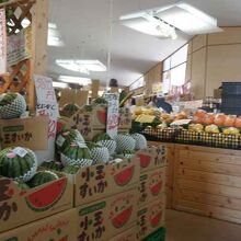 スイカは色々そろっていました。