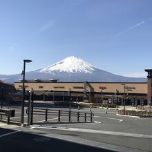 ショップと富士山　ナイスビュー