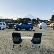 正面に富士山