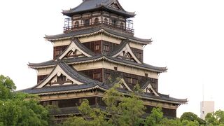 【広島城天守】復元ですが黒漆の下見板張の風合いに個性と魅力を感じます