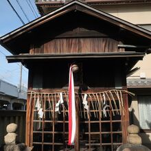 境内には摂社の天満宮が