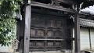 鯉に仙人の彫刻。