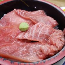 上マグロ丼850円