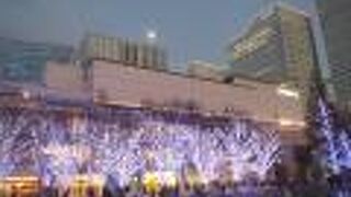 美術館のライトアップとヨコハマミライトがきれいだった