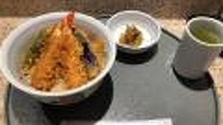 天丼をサクッと食べられるカウンター