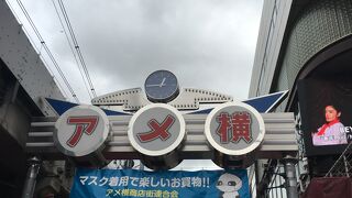 JR線高架下にも店