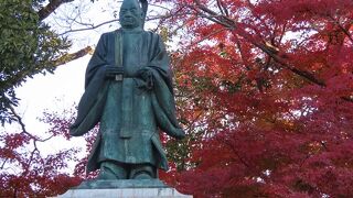 【井伊直弼像】地元人気の高さがうかがえる立派な像