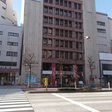 大きな書店です。2階にあります。