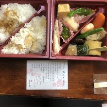 お花見気分でお弁当