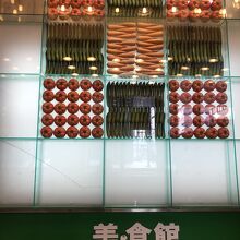 デパ地下への入り口です