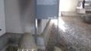 築土神社の社殿の裏手にあります。