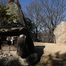 ご神体を祭っていた社