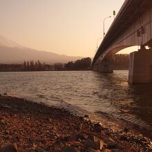 河口湖大橋と富士山