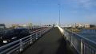 新中川と旧江戸川の合流付近にあります