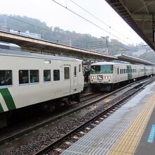 伊豆急下田行き、修善寺行きの切り離し＠熱海