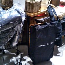 ディーン & デルーカのショッピングバッグ