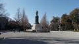 靖国神社の境内にあります。