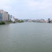 宍道湖と中海がこの川でつながっています