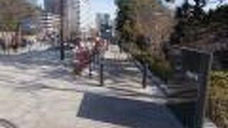 千鳥ヶ淵の北側にあります。