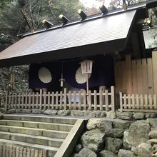 神聖な雰囲気を感じらる本宮 