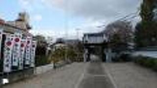 細長い境内はよく整備されていて落ち着いていた