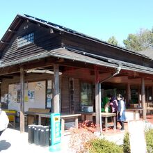 高原地帯にある直売所