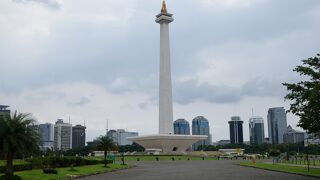 ジャカルタ中心部にある大きな塔