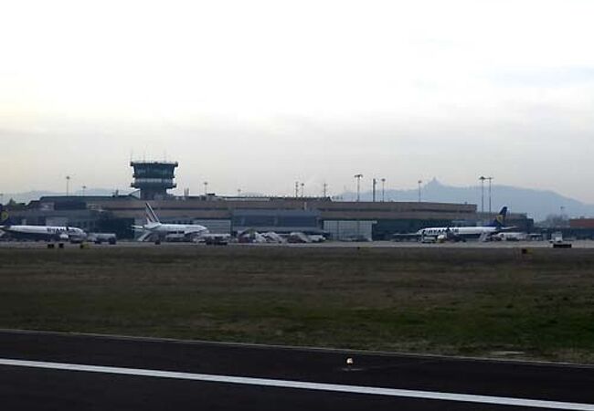 イタリア的普通の空港