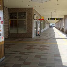 阪急山田駅側の改札を出たところ