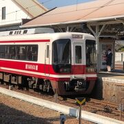 大阪ナンバ駅と高野山を結ぶ特急電車
