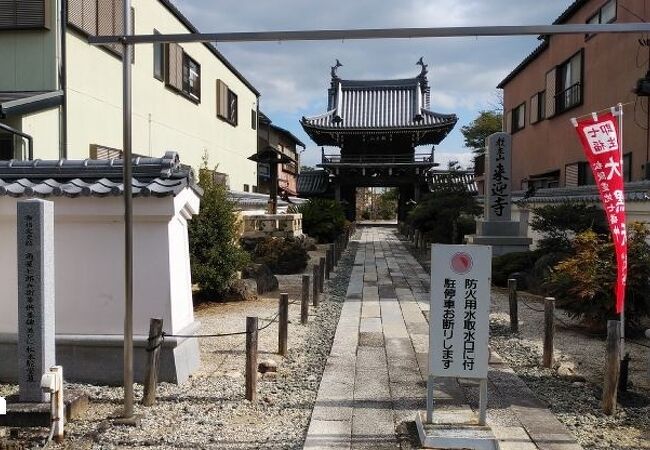 敷地が広く、重厚な建築物が多かった