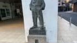 横浜モアーズの前で！