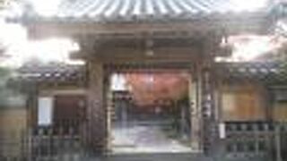 訪れる人のない静かな佇まいでした。